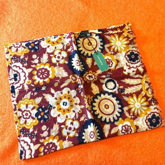 Unisex burgundy and cream floral lightweight pure wool scarf NWT - Picture 2 of 8